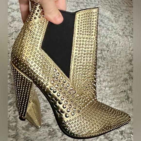 ‼️RARE‼️🎸JEFFREY CAMPBELL🎸🔥NWT🔥Studd Bootie in Gold w Silver Studs -Size 7.5 - Picture 10 of 16